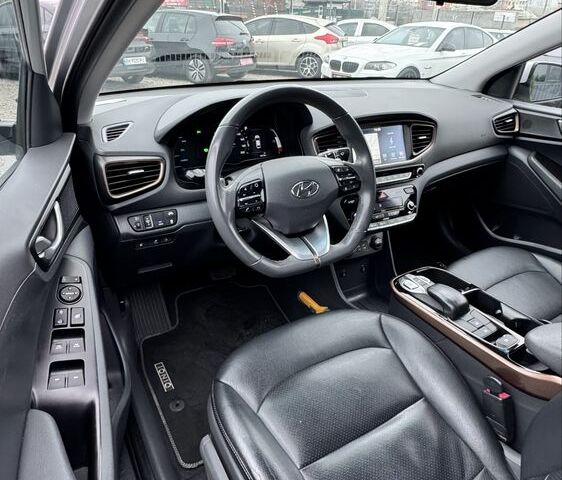 Сірий Хендай Ioniq, об'ємом двигуна 0 л та пробігом 143 тис. км за 12999 $, фото 9 на Automoto.ua