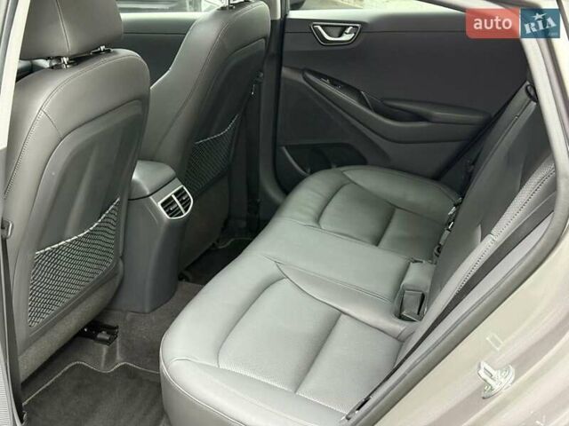 Серый Хендай Ioniq, объемом двигателя 0 л и пробегом 132 тыс. км за 15732 $, фото 32 на Automoto.ua