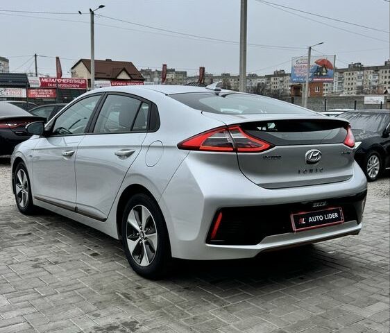 Сірий Хендай Ioniq, об'ємом двигуна 0 л та пробігом 143 тис. км за 12999 $, фото 6 на Automoto.ua