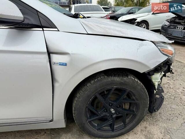 Сірий Хендай Ioniq, об'ємом двигуна 0 л та пробігом 125 тис. км за 6700 $, фото 16 на Automoto.ua