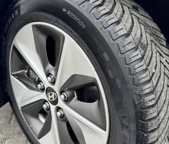 Сірий Хендай Ioniq, об'ємом двигуна 0 л та пробігом 143 тис. км за 12999 $, фото 23 на Automoto.ua