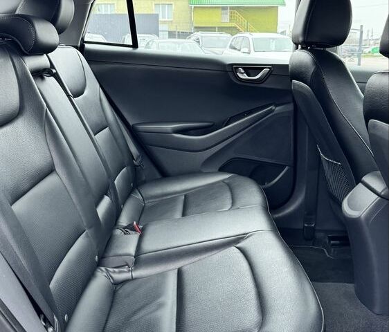 Сірий Хендай Ioniq, об'ємом двигуна 0 л та пробігом 143 тис. км за 12999 $, фото 18 на Automoto.ua