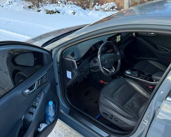 Серый Хендай Ioniq, объемом двигателя 0 л и пробегом 164 тыс. км за 15500 $, фото 23 на Automoto.ua