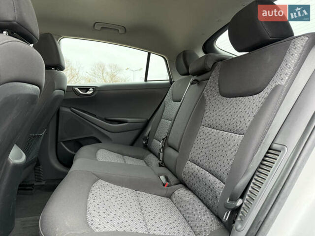 Сірий Хендай Ioniq, об'ємом двигуна 1.6 л та пробігом 88 тис. км за 14899 $, фото 21 на Automoto.ua