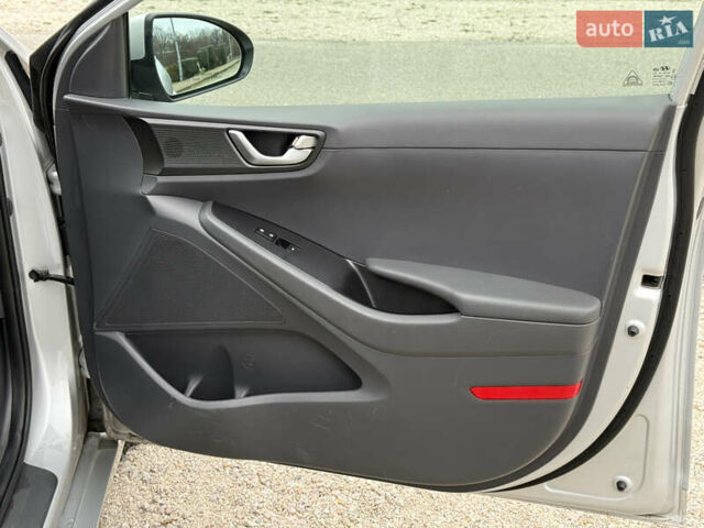 Сірий Хендай Ioniq, об'ємом двигуна 1.6 л та пробігом 88 тис. км за 14899 $, фото 24 на Automoto.ua