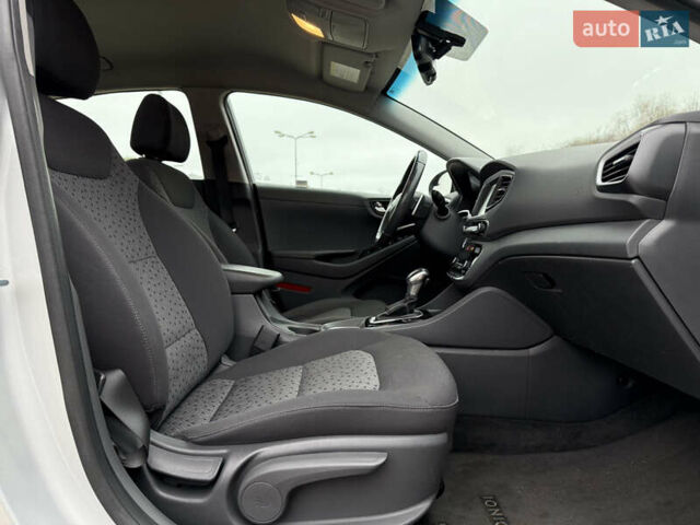 Сірий Хендай Ioniq, об'ємом двигуна 1.6 л та пробігом 88 тис. км за 14899 $, фото 25 на Automoto.ua