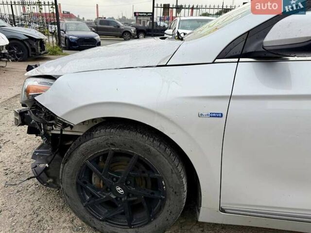 Сірий Хендай Ioniq, об'ємом двигуна 0 л та пробігом 125 тис. км за 6700 $, фото 7 на Automoto.ua