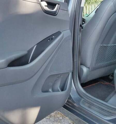 Серый Хендай Ioniq, объемом двигателя 0 л и пробегом 198 тыс. км за 13800 $, фото 2 на Automoto.ua