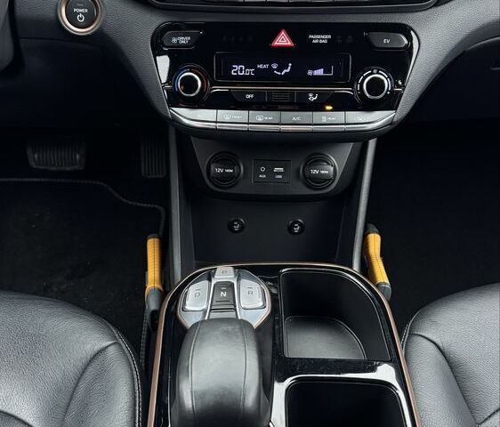 Сірий Хендай Ioniq, об'ємом двигуна 0 л та пробігом 143 тис. км за 12999 $, фото 17 на Automoto.ua