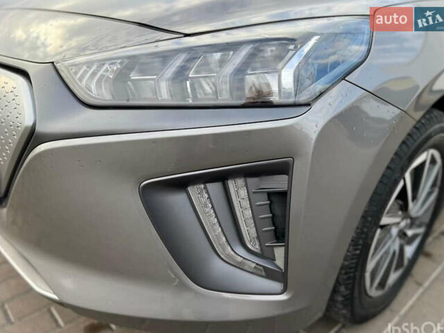 Сірий Хендай Ioniq, об'ємом двигуна 0 л та пробігом 110 тис. км за 14300 $, фото 4 на Automoto.ua