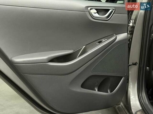 Серый Хендай Ioniq, объемом двигателя 0 л и пробегом 132 тыс. км за 15732 $, фото 30 на Automoto.ua