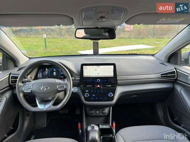 Сірий Хендай Ioniq, об'ємом двигуна 0 л та пробігом 110 тис. км за 14300 $, фото 12 на Automoto.ua