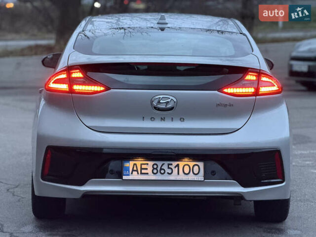 Сірий Хендай Ioniq, об'ємом двигуна 1.6 л та пробігом 89 тис. км за 14899 $, фото 6 на Automoto.ua