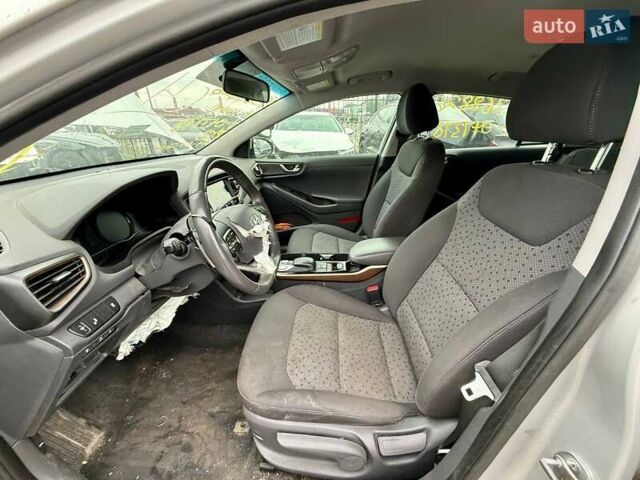 Сірий Хендай Ioniq, об'ємом двигуна 0 л та пробігом 125 тис. км за 6700 $, фото 22 на Automoto.ua