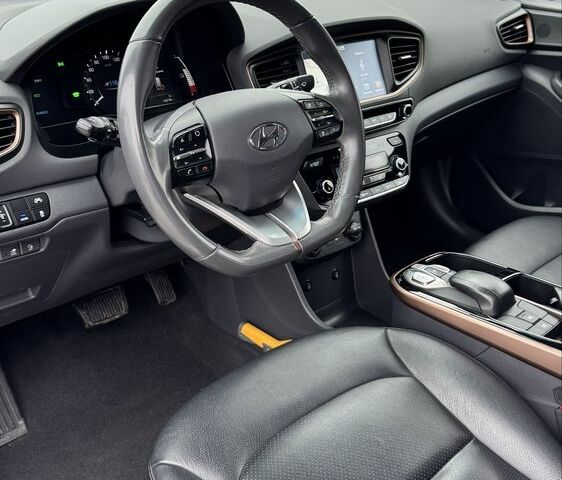 Сірий Хендай Ioniq, об'ємом двигуна 0 л та пробігом 143 тис. км за 12999 $, фото 10 на Automoto.ua