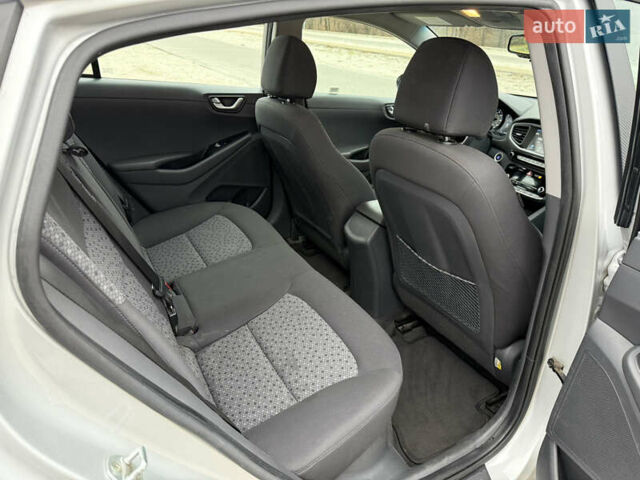 Сірий Хендай Ioniq, об'ємом двигуна 1.6 л та пробігом 88 тис. км за 14899 $, фото 23 на Automoto.ua
