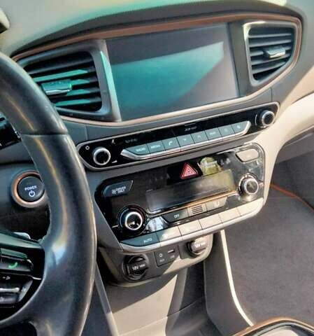 Серый Хендай Ioniq, объемом двигателя 0 л и пробегом 198 тыс. км за 13800 $, фото 4 на Automoto.ua