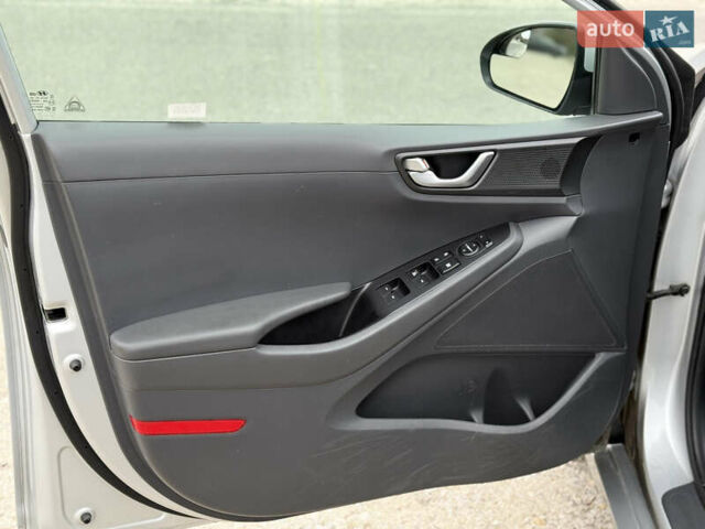 Сірий Хендай Ioniq, об'ємом двигуна 1.6 л та пробігом 88 тис. км за 14899 $, фото 12 на Automoto.ua