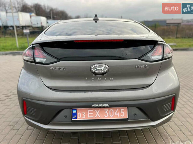 Сірий Хендай Ioniq, об'ємом двигуна 0 л та пробігом 110 тис. км за 14300 $, фото 7 на Automoto.ua