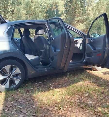 Серый Хендай Ioniq, объемом двигателя 0 л и пробегом 198 тыс. км за 13800 $, фото 5 на Automoto.ua