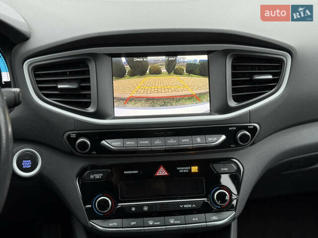 Сірий Хендай Ioniq, об'ємом двигуна 1.6 л та пробігом 88 тис. км за 14899 $, фото 18 на Automoto.ua