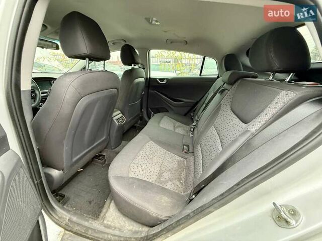 Сірий Хендай Ioniq, об'ємом двигуна 0 л та пробігом 125 тис. км за 6700 $, фото 20 на Automoto.ua