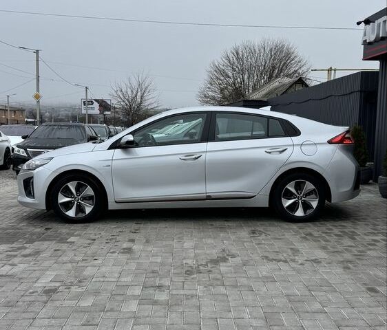 Сірий Хендай Ioniq, об'ємом двигуна 0 л та пробігом 143 тис. км за 12999 $, фото 7 на Automoto.ua