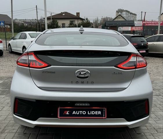 Сірий Хендай Ioniq, об'ємом двигуна 0 л та пробігом 143 тис. км за 12999 $, фото 4 на Automoto.ua