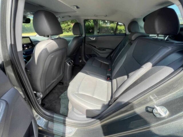 Серый Хендай Ioniq, объемом двигателя 1.6 л и пробегом 32 тыс. км за 11900 $, фото 9 на Automoto.ua