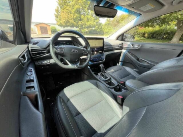 Серый Хендай Ioniq, объемом двигателя 1.6 л и пробегом 32 тыс. км за 11900 $, фото 8 на Automoto.ua