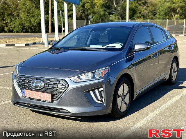 Серый Хендай Ioniq, объемом двигателя 1.6 л и пробегом 125 тыс. км за 15200 $, фото 1 на Automoto.ua