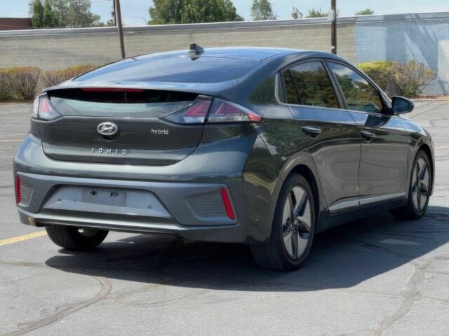 Серый Хендай Ioniq, объемом двигателя 1.6 л и пробегом 32 тыс. км за 11900 $, фото 5 на Automoto.ua