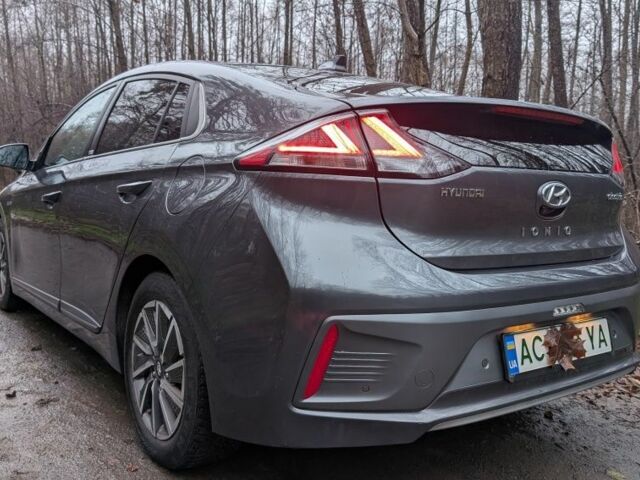 Сірий Хендай Ioniq, об'ємом двигуна 0 л та пробігом 53 тис. км за 15000 $, фото 16 на Automoto.ua