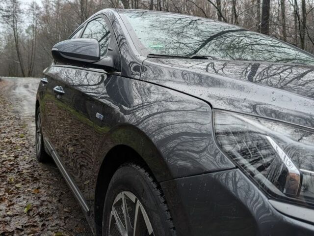 Сірий Хендай Ioniq, об'ємом двигуна 0 л та пробігом 53 тис. км за 15000 $, фото 17 на Automoto.ua