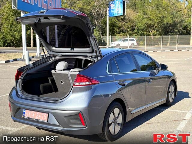 Серый Хендай Ioniq, объемом двигателя 1.6 л и пробегом 125 тыс. км за 15200 $, фото 8 на Automoto.ua
