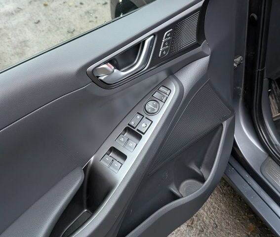 Сірий Хендай Ioniq, об'ємом двигуна 0 л та пробігом 53 тис. км за 15000 $, фото 1 на Automoto.ua