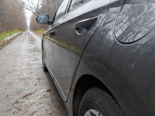 Сірий Хендай Ioniq, об'ємом двигуна 0 л та пробігом 53 тис. км за 15000 $, фото 15 на Automoto.ua