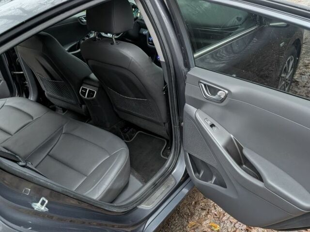 Сірий Хендай Ioniq, об'ємом двигуна 0 л та пробігом 53 тис. км за 15000 $, фото 12 на Automoto.ua