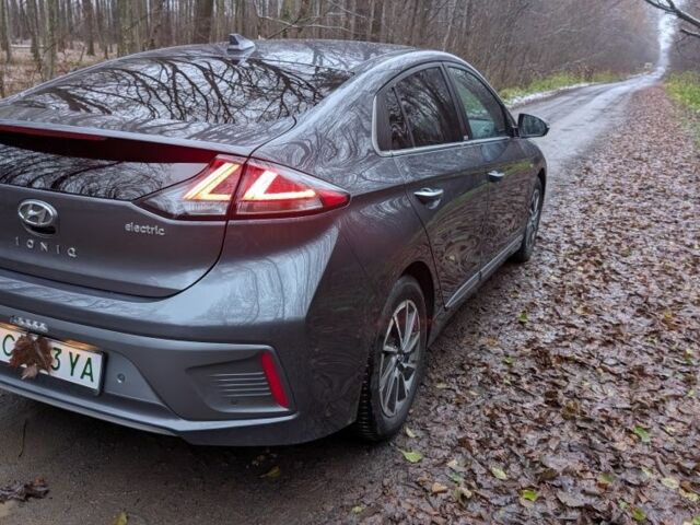 Сірий Хендай Ioniq, об'ємом двигуна 0 л та пробігом 53 тис. км за 15000 $, фото 13 на Automoto.ua