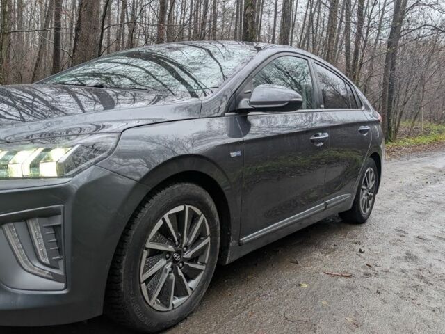 Сірий Хендай Ioniq, об'ємом двигуна 0 л та пробігом 53 тис. км за 15000 $, фото 19 на Automoto.ua