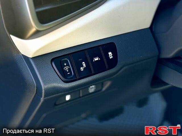 Серый Хендай Ioniq, объемом двигателя 1.6 л и пробегом 125 тыс. км за 15200 $, фото 7 на Automoto.ua