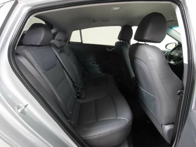 Серый Хендай Ioniq, объемом двигателя 0 л и пробегом 31 тыс. км за 16200 $, фото 6 на Automoto.ua