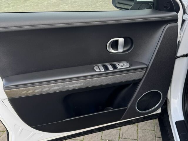 Сірий Хендай Ioniq, об'ємом двигуна 0 л та пробігом 17 тис. км за 24500 $, фото 5 на Automoto.ua