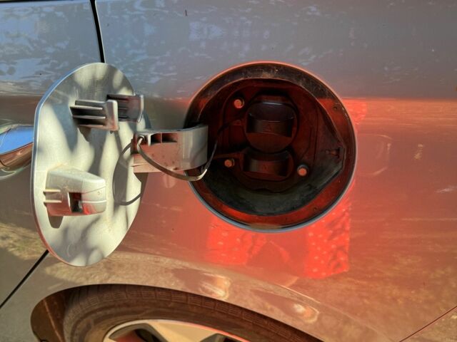 Серый Хендай Ioniq, объемом двигателя 0 л и пробегом 132 тыс. км за 13000 $, фото 7 на Automoto.ua