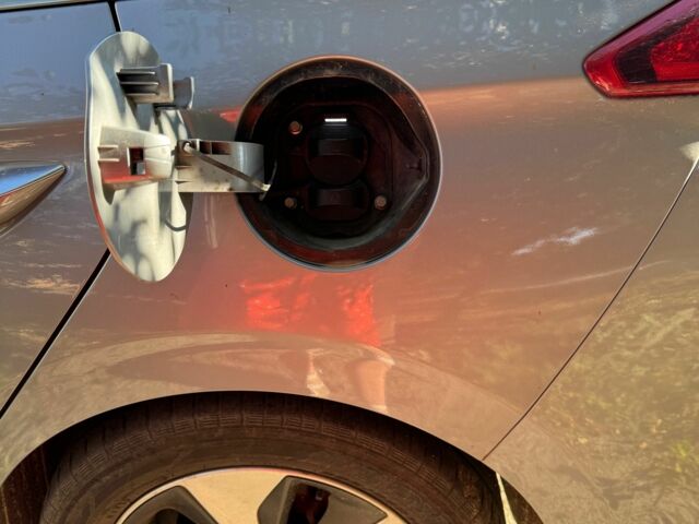 Серый Хендай Ioniq, объемом двигателя 0 л и пробегом 132 тыс. км за 13000 $, фото 8 на Automoto.ua