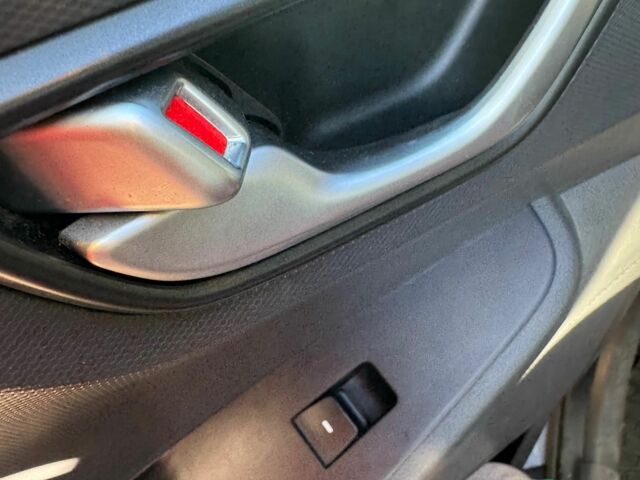 Серый Хендай Ioniq, объемом двигателя 0 л и пробегом 132 тыс. км за 13000 $, фото 3 на Automoto.ua