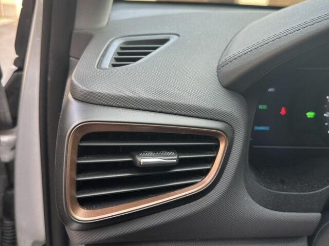 Серый Хендай Ioniq, объемом двигателя 0 л и пробегом 129 тыс. км за 12699 $, фото 7 на Automoto.ua