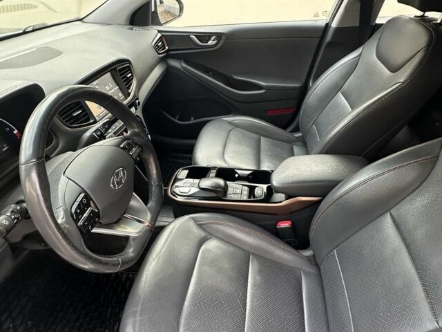 Серый Хендай Ioniq, объемом двигателя 0 л и пробегом 129 тыс. км за 12699 $, фото 4 на Automoto.ua