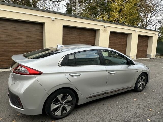 Серый Хендай Ioniq, объемом двигателя 0 л и пробегом 129 тыс. км за 12699 $, фото 3 на Automoto.ua