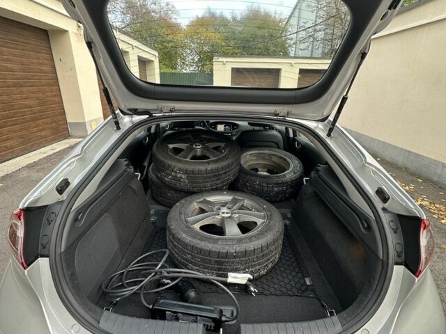 Серый Хендай Ioniq, объемом двигателя 0 л и пробегом 129 тыс. км за 12699 $, фото 10 на Automoto.ua